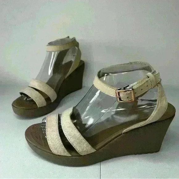 Crocs Ankle Strap Wedge  Sandal 10 Tan Open Toe Casual Comfort Strappy Platform - Picture 1 of 12